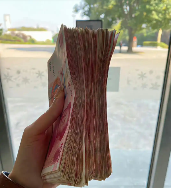 炒股配资开户 别去老老实实上班啦, 悄悄赚钱才是王道